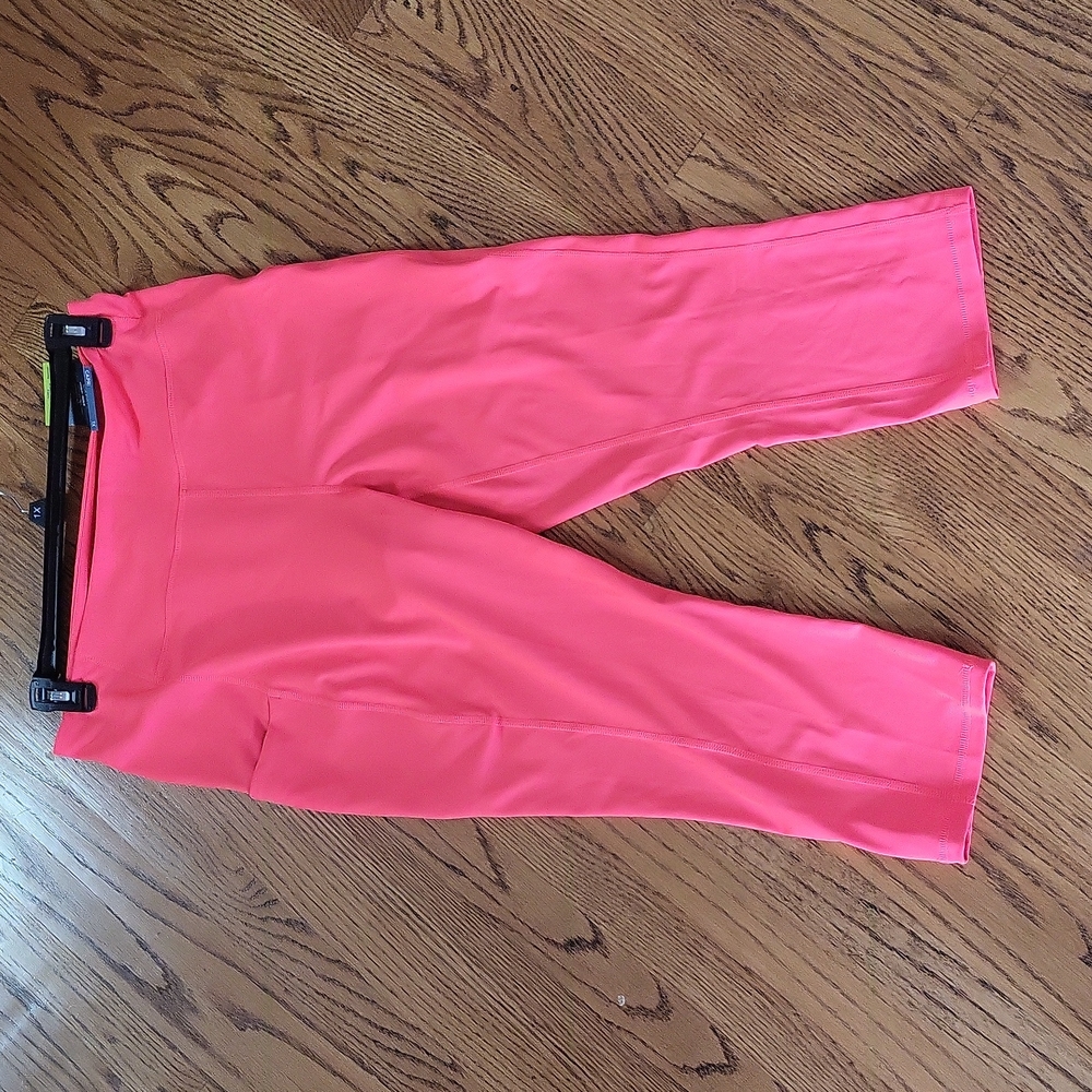 Tex Gear 1x High Rise Capri NWT solid hot orange hits mid calf moisture wicking